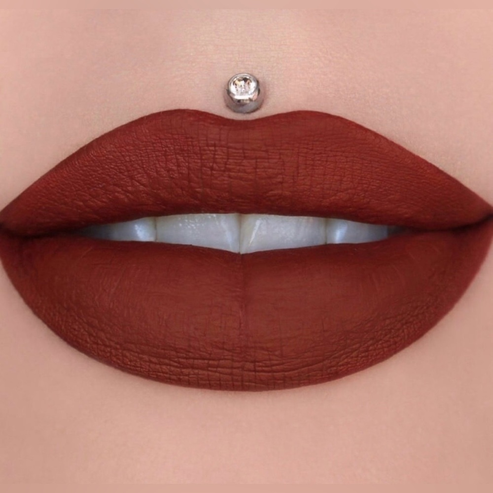 Jeffree Star Velvet Trap Lipstick-Designer Blood